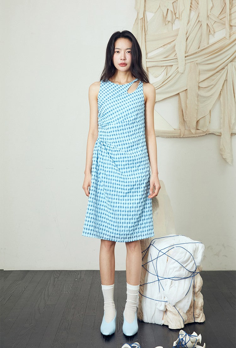 Hollow-out knot dress
