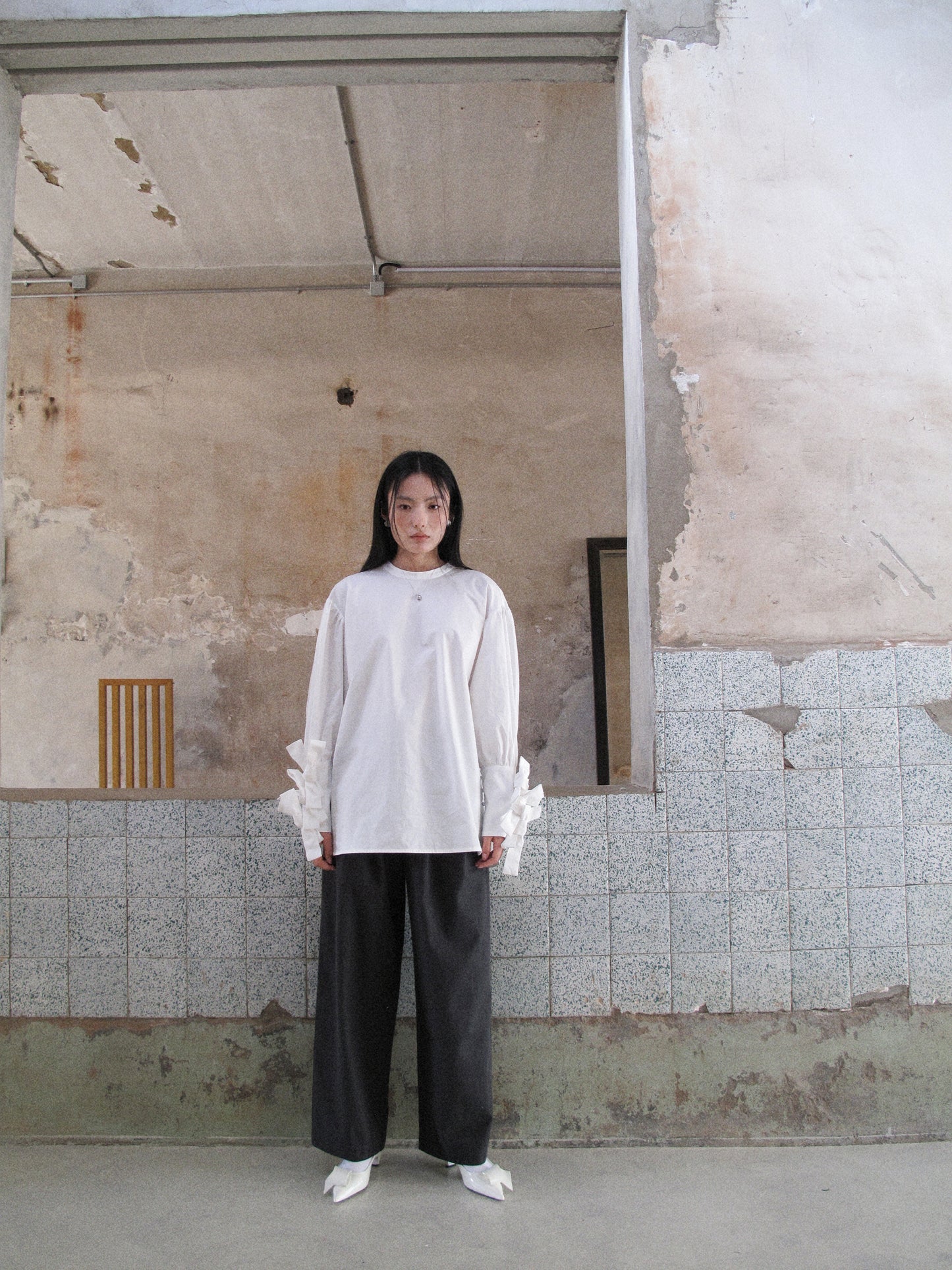 Howl Studio ribbon on sleeves shirt